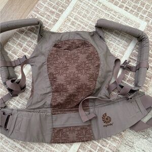 Ergo designer collection carrier brown floral